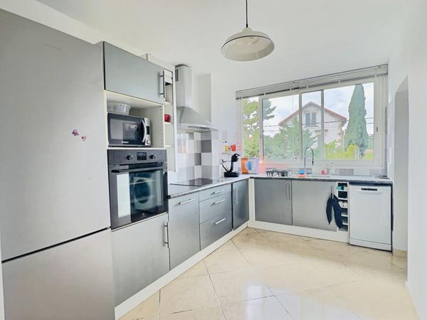 BEAUMONT - 13012 MARSEILLE - 3 PIECES - BALCON - PARKING - Location meublée