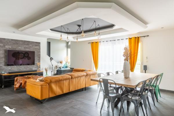 Maison à vendre |                                       Ussac |                                        6 pièces  |  160 m²