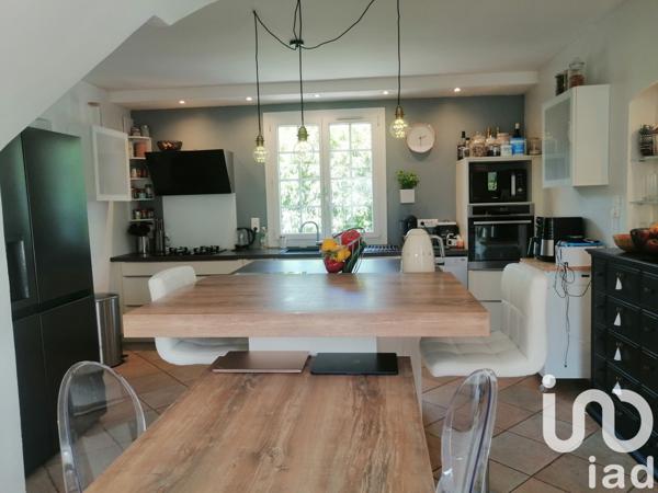 Maison 6 pièces de 150 m² à Entraigues-sur-la-Sorgue (84320)