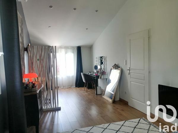 Maison 6 pièces de 150 m² à Entraigues-sur-la-Sorgue (84320)