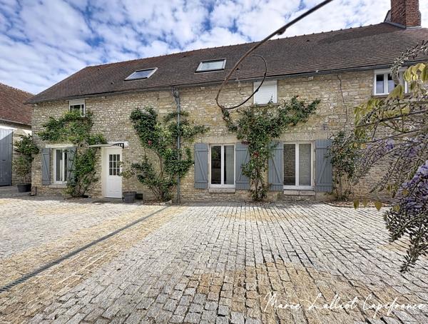 Maison à vendre 7 pièces YEVRE LA VILLE (45), Propriété en Pierres apparentes, 5 chambres, Grange, Piscinable, Grand séjour.