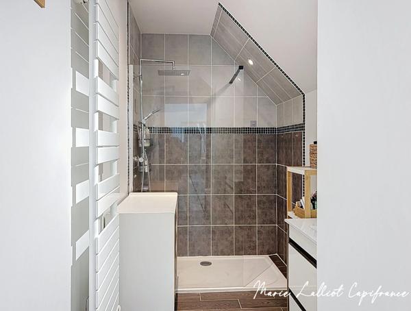 Maison à vendre 7 pièces YEVRE LA VILLE (45), Propriété en Pierres apparentes, 5 chambres, Grange, Piscinable, Grand séjour.