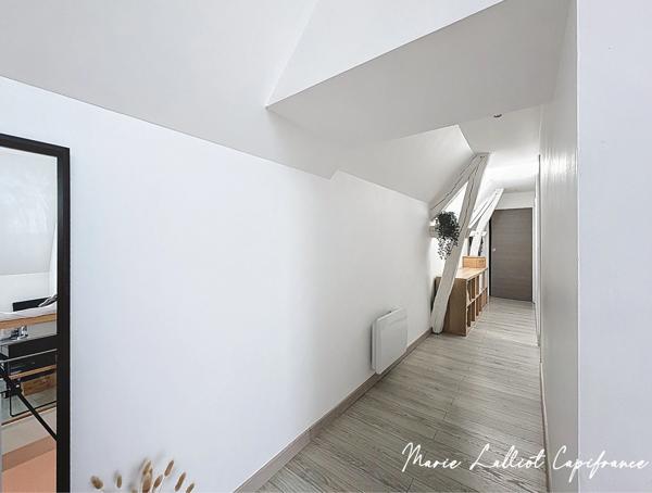 Maison à vendre 7 pièces YEVRE LA VILLE (45), Propriété en Pierres apparentes, 5 chambres, Grange, Piscinable, Grand séjour.