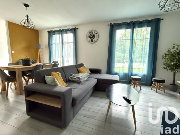 Maison traditionnelle 4 pièces de 77 m² à Jonzac (17500)