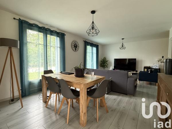 Maison traditionnelle 4 pièces de 77 m² à Jonzac (17500)