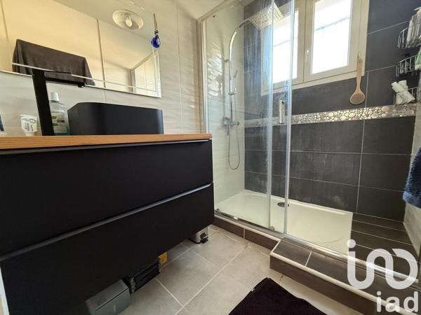 Maison traditionnelle 4 pièces de 77 m² à Jonzac (17500)