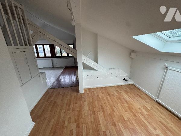 T2 bis de 55m² en surface utile et 35 m² en loi carrez, avec cave et 2 places de parking extérieur.