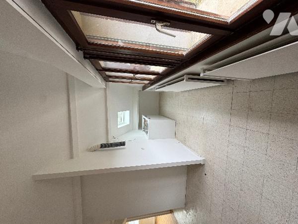 T2 bis de 55m² en surface utile et 35 m² en loi carrez, avec cave et 2 places de parking extérieur.