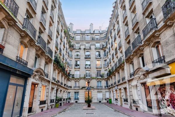 Appartement F4 à vendre  3 pièces - 89 m2 PARIS - 75018