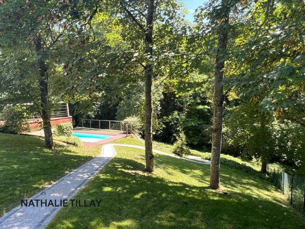 La chapelle St Mesmin, proche Orleans, maison d arrchitecte de 200 m² à vendre, piscine, vue dégagée sur les bois, terrain 1700 m²