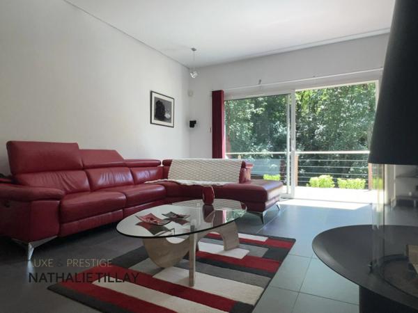 La chapelle St Mesmin, proche Orleans, maison d arrchitecte de 200 m² à vendre, piscine, vue dégagée sur les bois, terrain 1700 m²