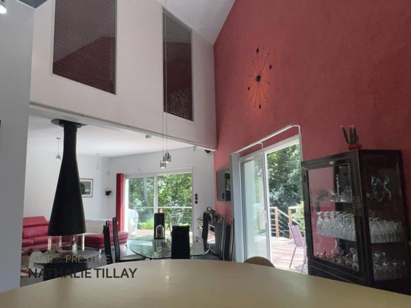 La chapelle St Mesmin, proche Orleans, maison d arrchitecte de 200 m² à vendre, piscine, vue dégagée sur les bois, terrain 1700 m²