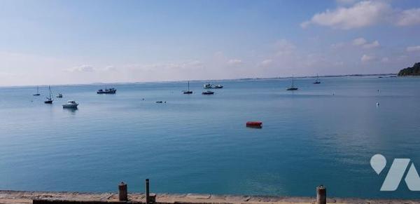 Face mer sur le Port de Cancale, idéal pour faire du locatif courte durée,  maison comprenant u...