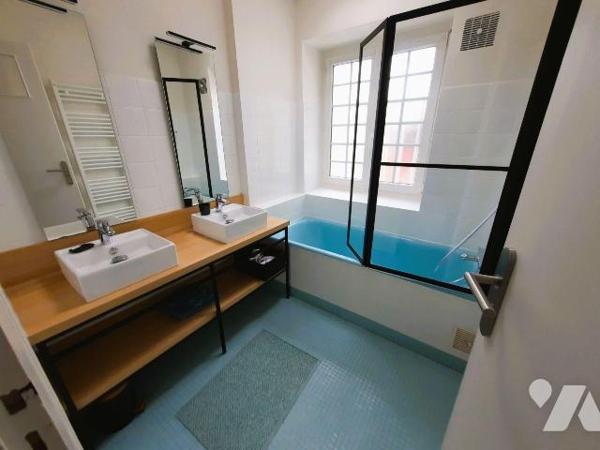 Face mer sur le Port de Cancale, idéal pour faire du locatif courte durée,  maison comprenant u...