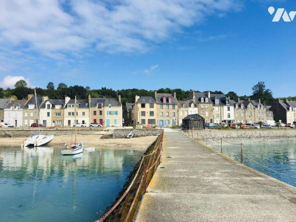 Face mer sur le Port de Cancale, idéal pour faire du locatif courte durée,  maison comprenant u...