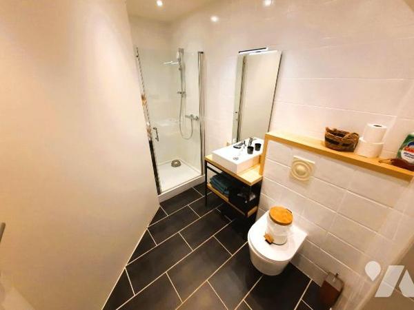 Face mer sur le Port de Cancale, idéal pour faire du locatif courte durée,  maison comprenant u...