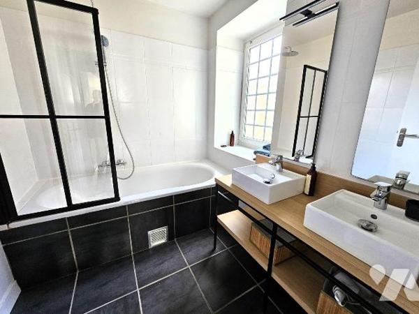 Face mer sur le Port de Cancale, idéal pour faire du locatif courte durée,  maison comprenant u...