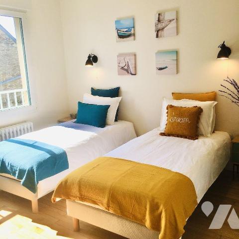 Face mer sur le Port de Cancale, idéal pour faire du locatif courte durée,  maison comprenant u...