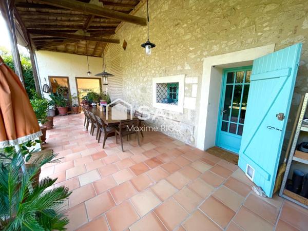 Ferme en pierre rénovée 5 pièces 122m²