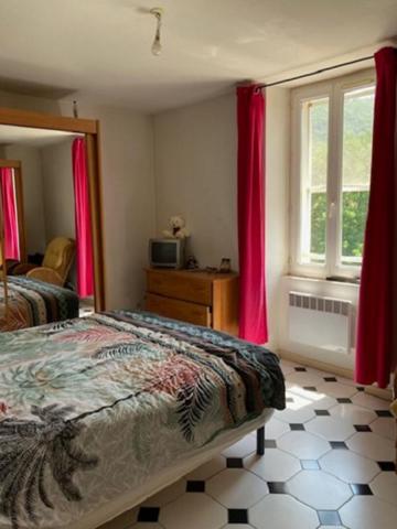 MEYRANNES (30) , Immeuble de rapport de 264 m² (4 lots) , Excellent DPE (C/A) ? Compteurs individuels