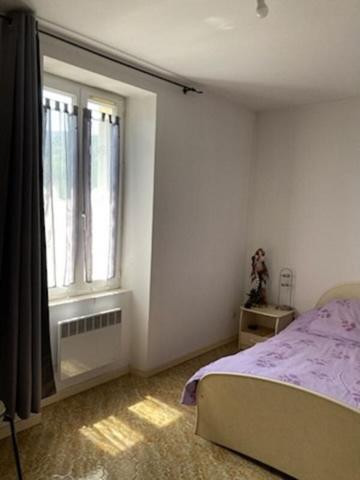 MEYRANNES (30) , Immeuble de rapport de 264 m² (4 lots) , Excellent DPE (C/A) ? Compteurs individuels