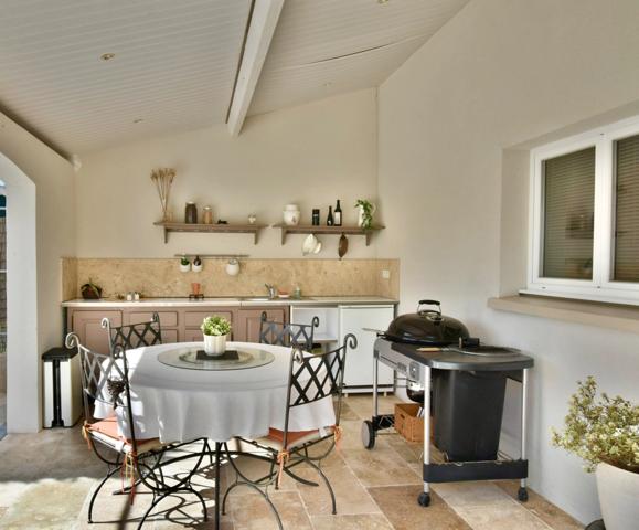 Élégante maison familiale avec piscine au sein d’une magnifique parcelle !