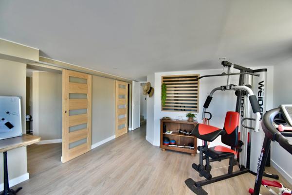 Élégante maison familiale avec piscine au sein d’une magnifique parcelle !