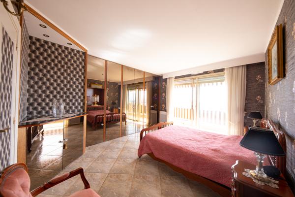 Appartement traversant à Mandelieu La Napoule 3 pièce(s) 75.29 m2 avec vue mer panoramique