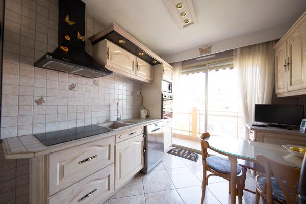 Appartement traversant à Mandelieu La Napoule 3 pièce(s) 75.29 m2 avec vue mer panoramique