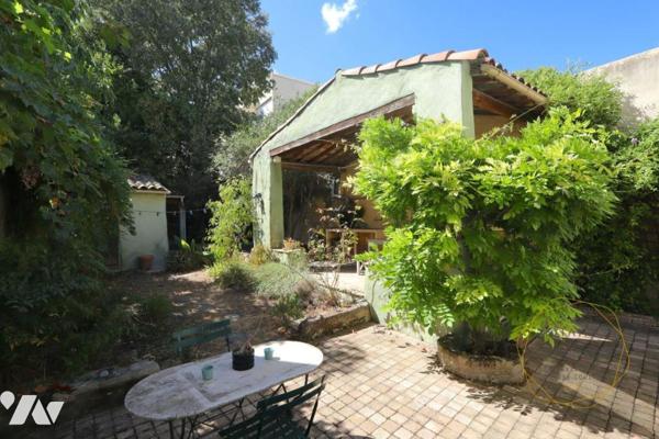 Charmante maison de ville avec jardin et dépendance à BOUTONNET
