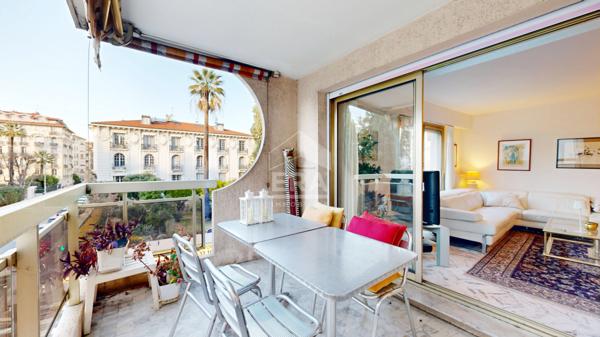 NICE - FLEURS : VASTE 3 PIÈCES D'ANGLE AVEC 2 TERRASSES