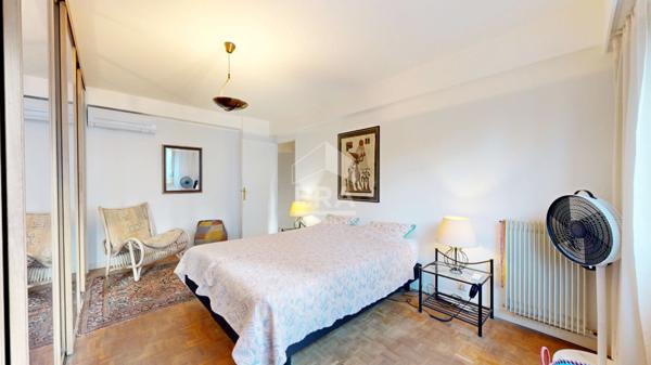 NICE - FLEURS : VASTE 3 PIÈCES D'ANGLE AVEC 2 TERRASSES