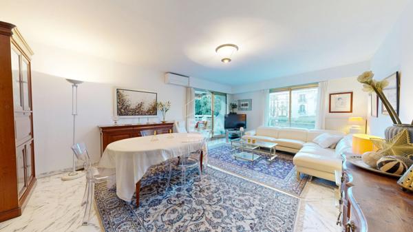 NICE - FLEURS : VASTE 3 PIÈCES D'ANGLE AVEC 2 TERRASSES