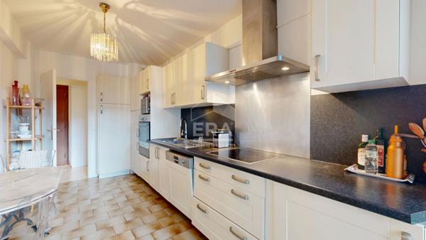 NICE - FLEURS : VASTE 3 PIÈCES D'ANGLE AVEC 2 TERRASSES