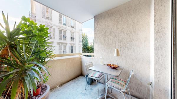 NICE - FLEURS : VASTE 3 PIÈCES D'ANGLE AVEC 2 TERRASSES
