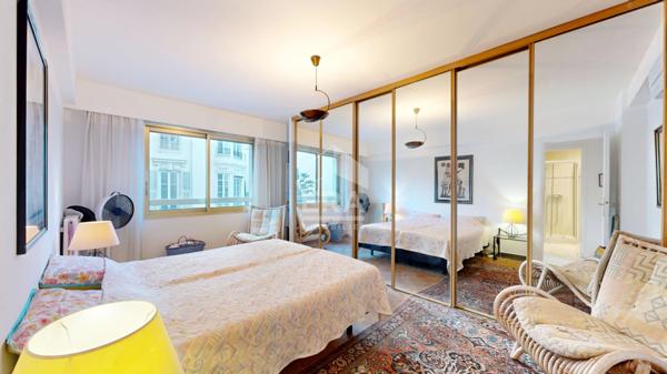 NICE - FLEURS : VASTE 3 PIÈCES D'ANGLE AVEC 2 TERRASSES