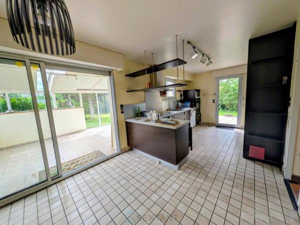 Grande maison d'architecte sur parc arboré