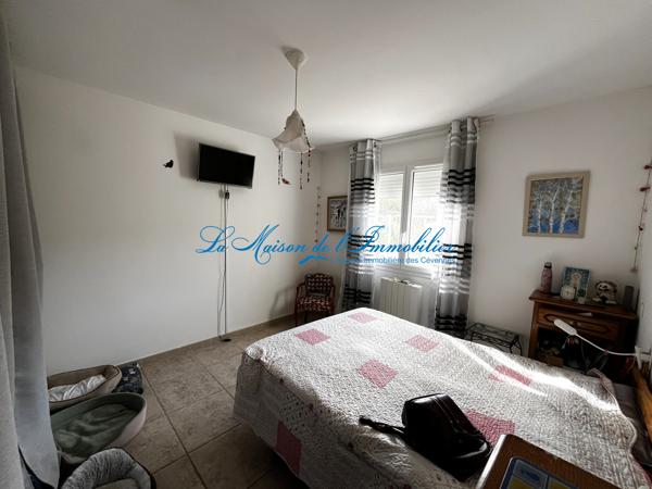 Robiac maison de type F4 avec garage sur 907m2 de terrain accès camping car facile