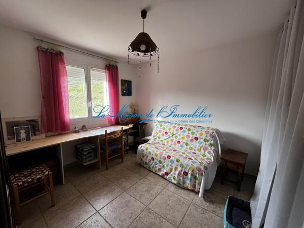 Robiac maison de type F4 avec garage sur 907m2 de terrain accès camping car facile