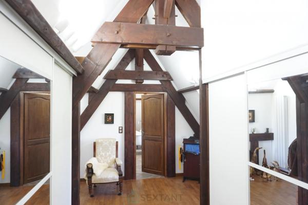 Magnifique villa d'architecte de style périgourdin, nichée au coeur de la nature paisible du charmant village historique et pittoresque de Bourdeilles.