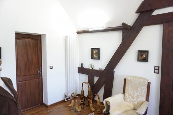 Magnifique villa d'architecte de style périgourdin, nichée au coeur de la nature paisible du charmant village historique et pittoresque de Bourdeilles.