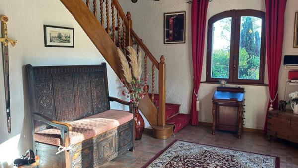 Magnifique villa d'architecte de style périgourdin, nichée au coeur de la nature paisible du charmant village historique et pittoresque de Bourdeilles.