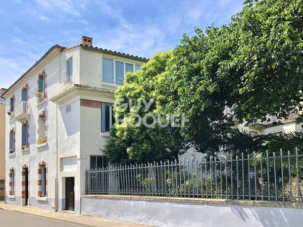 CARCASSONNE Palais - Maison de caractère 256 m² - 6 chambres, garage, dépendances, jardin.