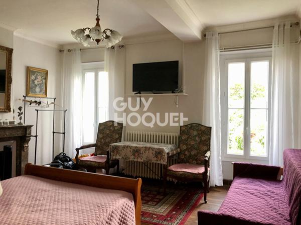 CARCASSONNE Palais - Maison de caractère 256 m² - 6 chambres, garage, dépendances, jardin.