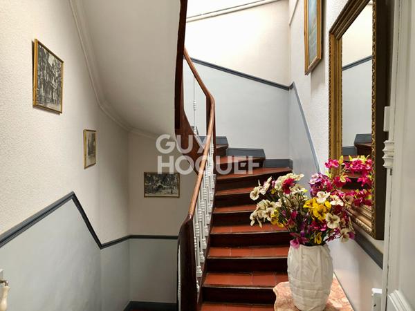 CARCASSONNE Palais - Maison de caractère 256 m² - 6 chambres, garage, dépendances, jardin.