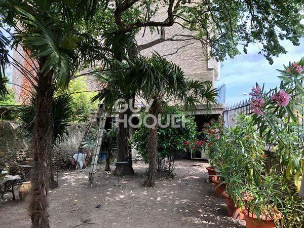 CARCASSONNE Palais - Maison de caractère 256 m² - 6 chambres, garage, dépendances, jardin.