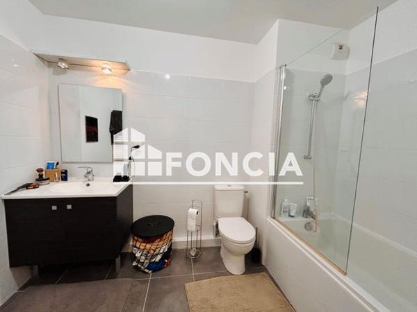 Location Appartement 2 pièces 35.99 m² - 265 CHEMIN DU PERE ETERNEL Hyeres 83400