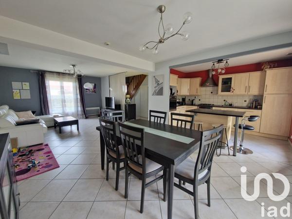 Maison 7 pièces de 140 m² à Villemandeur (45700)