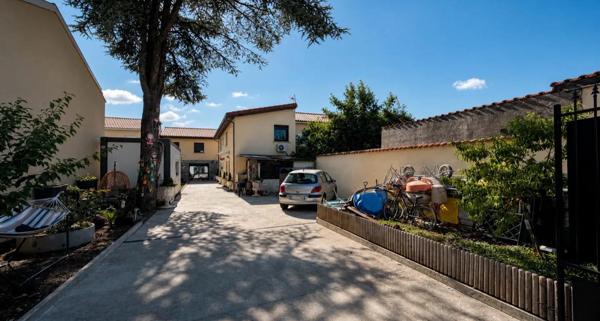 Maison
         9 pièces
        - 263 m² Bien prestige 835 000 € *