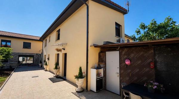 Maison
         9 pièces
        - 263 m² Bien prestige 835 000 € *
